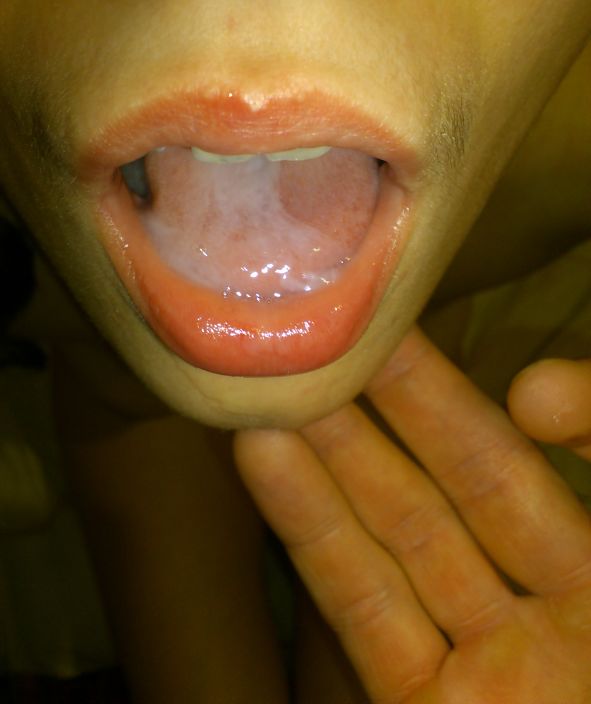 Кончил в ротик)