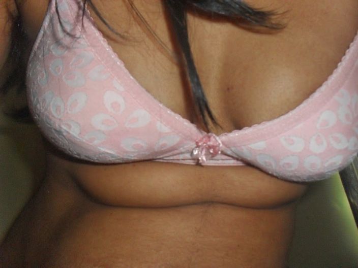 Banti Bhabhi Boobs Show