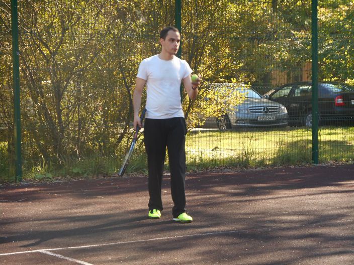 Играю в теннис