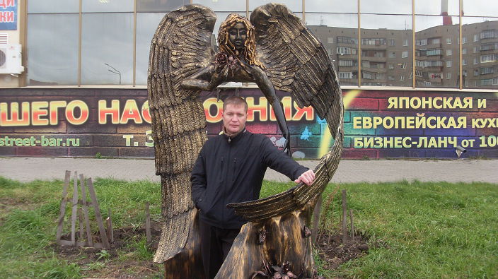 я под крыльями