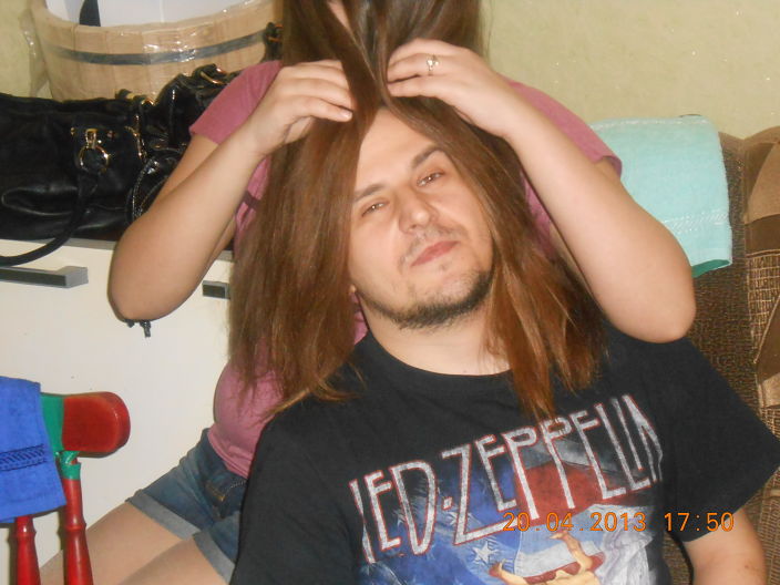 И это я