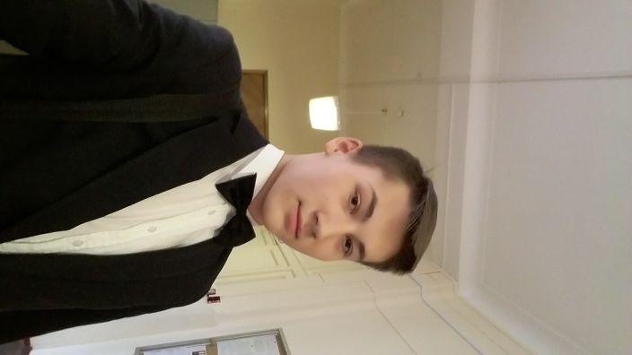 Я в костюмчике