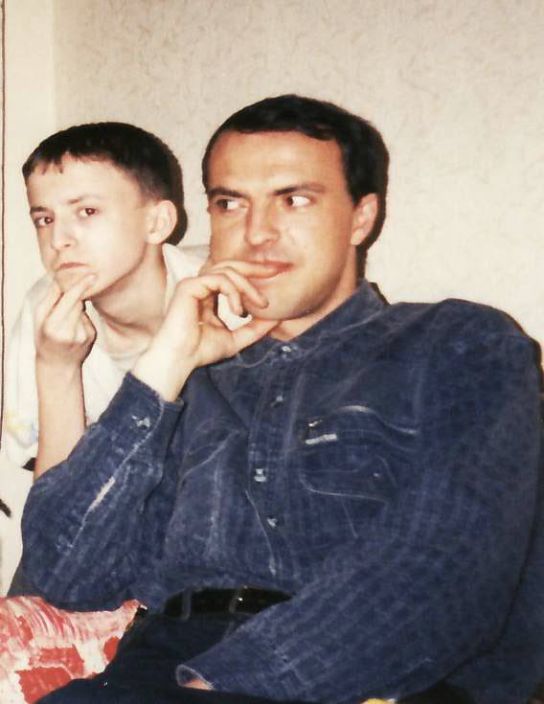 это я и я в детстве(20лет назад)