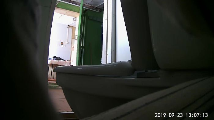 Если хочешь подглядывать за этой женщиной напиши