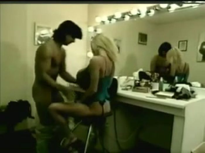 Тиффани Тауэрс ебется в гримерке