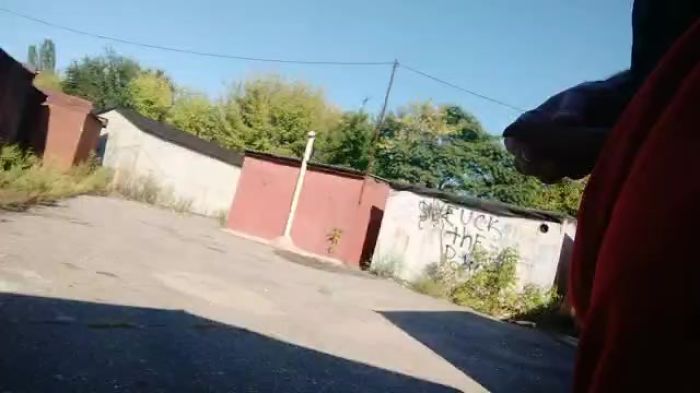 В гаражах...