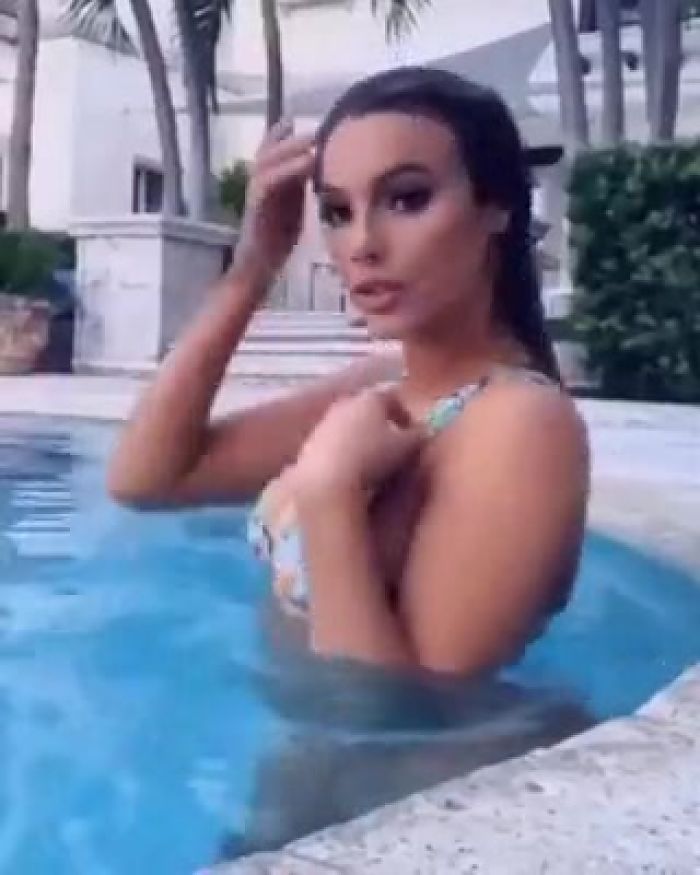 когда я купаюсь с девушками )