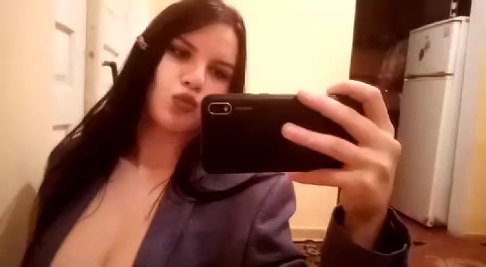 Знову шлюшка зняла відео для мене